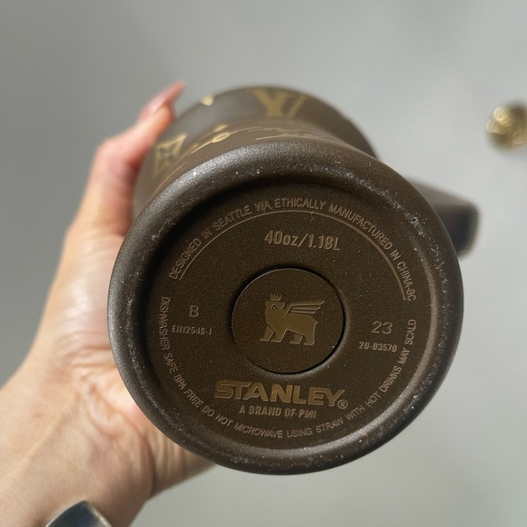 Stanley Tumbler in brown and gold - Picture 4 of 5